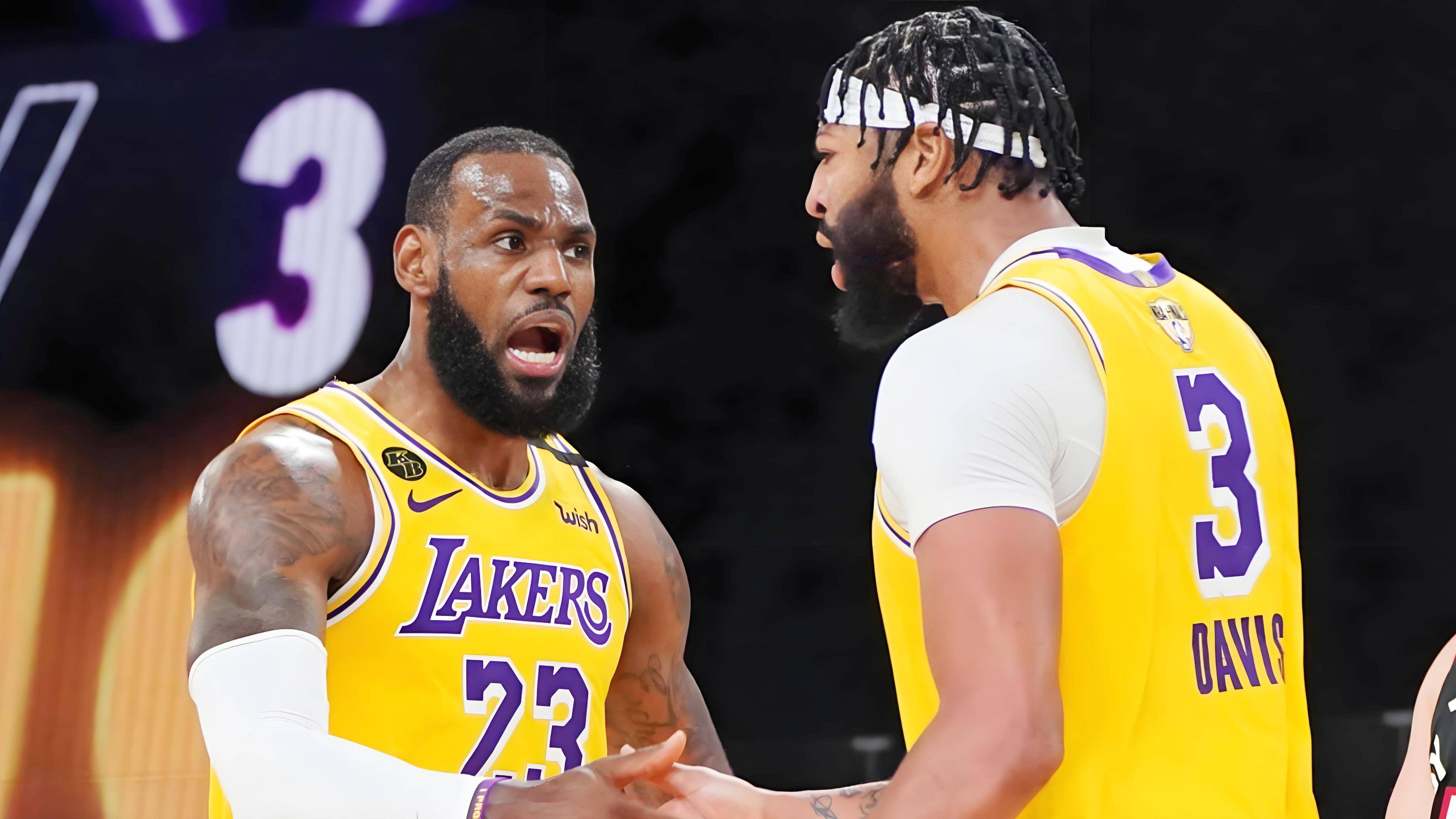 费德勒回归赛场，挺进下一轮首场状态亮眼，湖人观众沸腾！的简单介绍